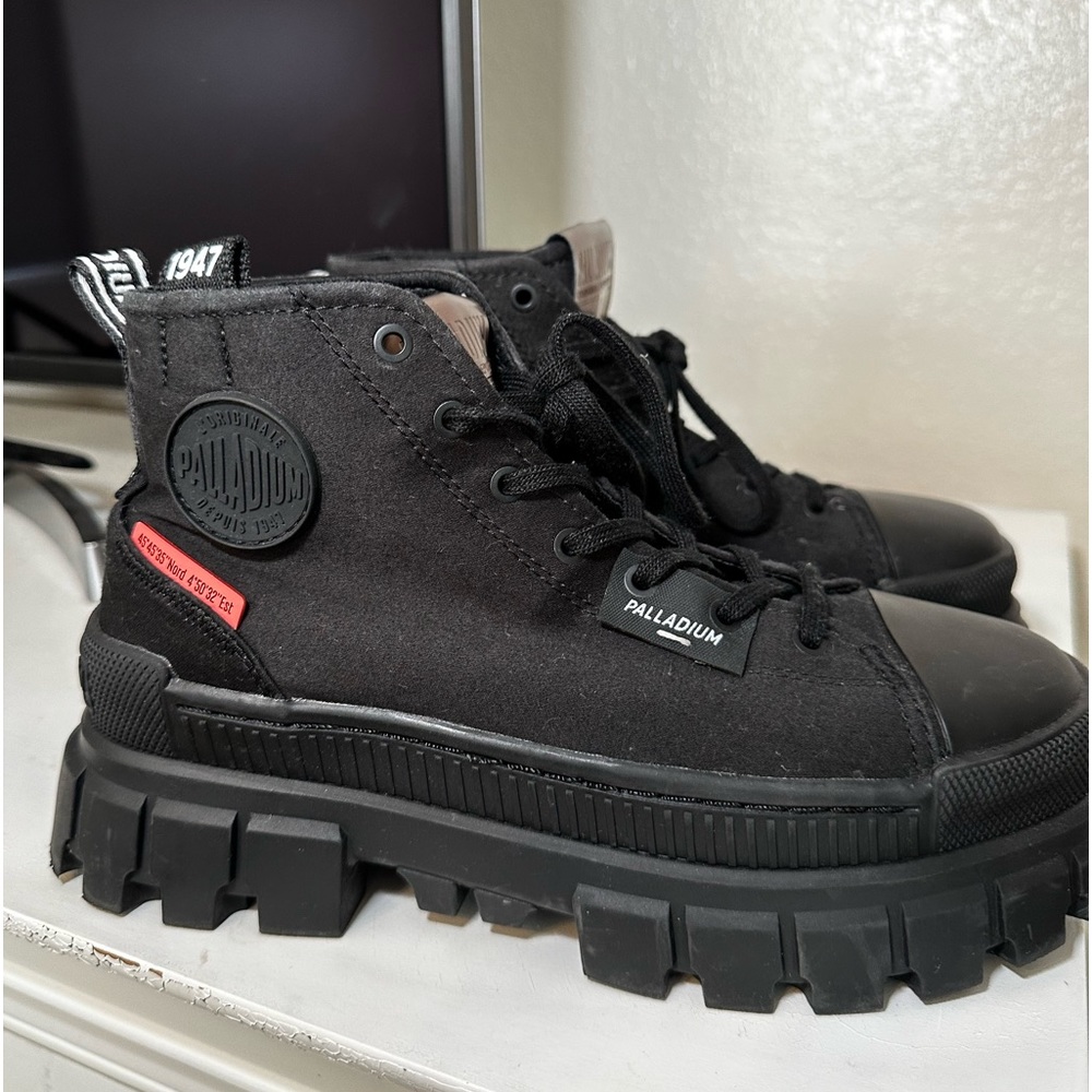 REVOLT HI TX Palladium boots